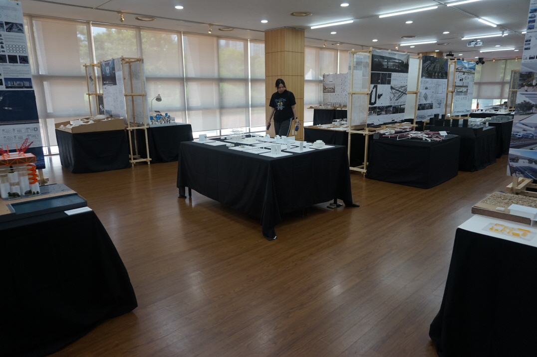 2025 졸업작품전시회 2.JPG