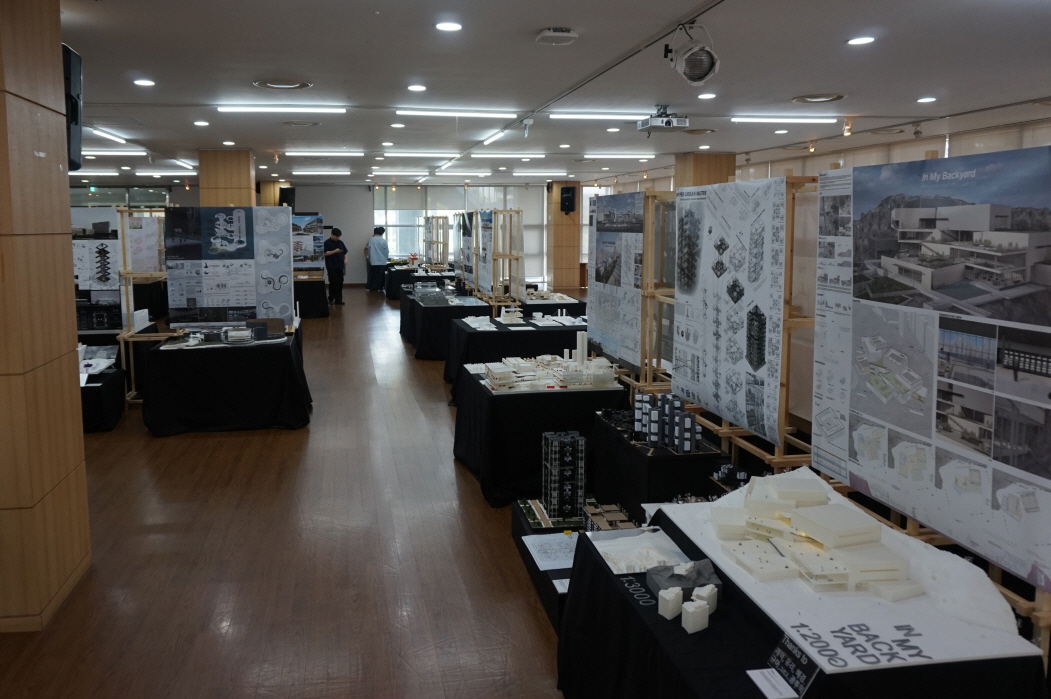 2025 졸업작품전시회 3.JPG